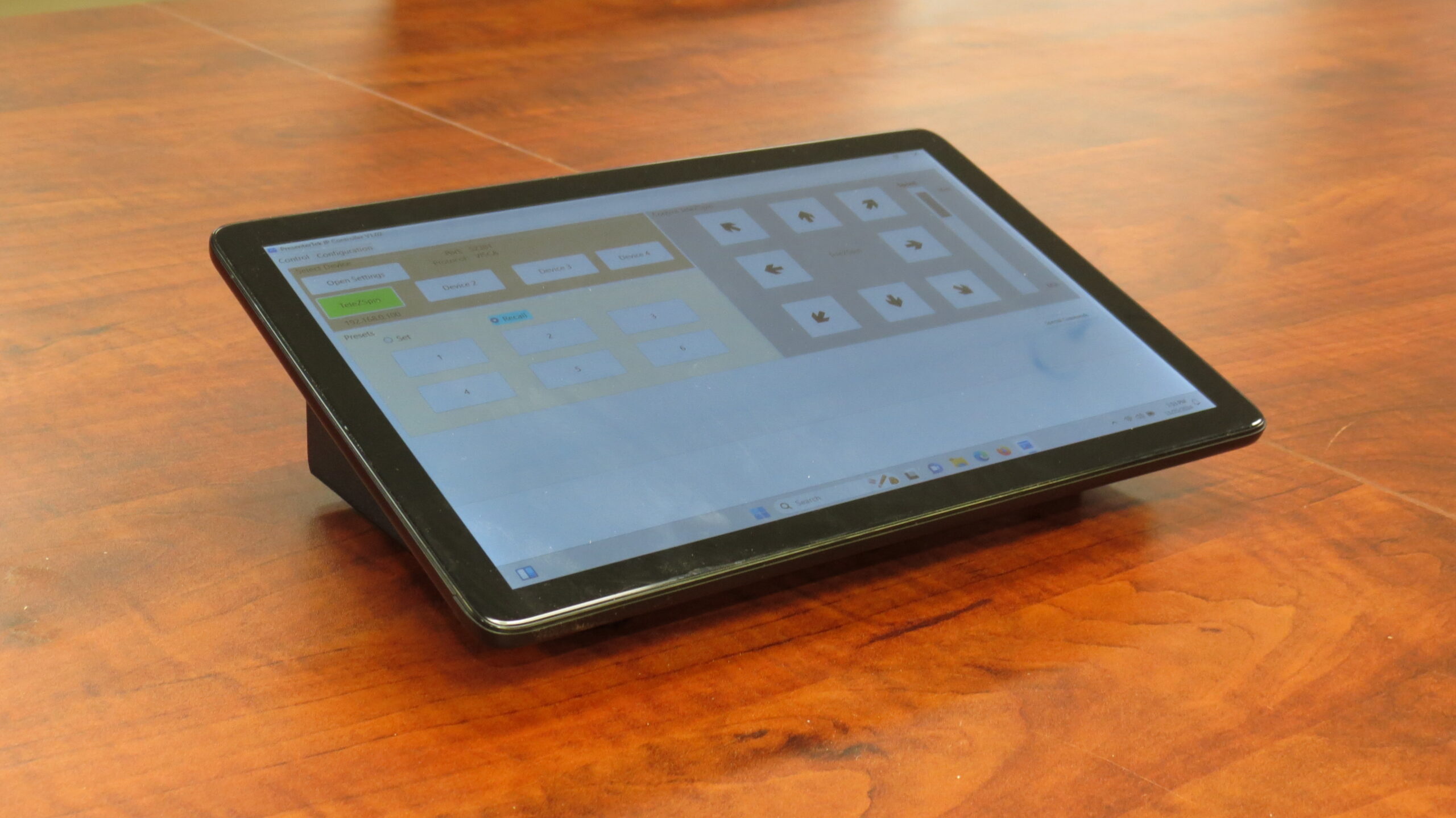 PresenterTeks’s Desk-mount Touch Screen Controller